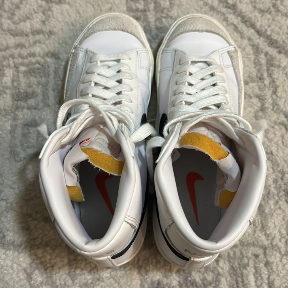 Women’s Nike Blazer - Picture 6 of 8